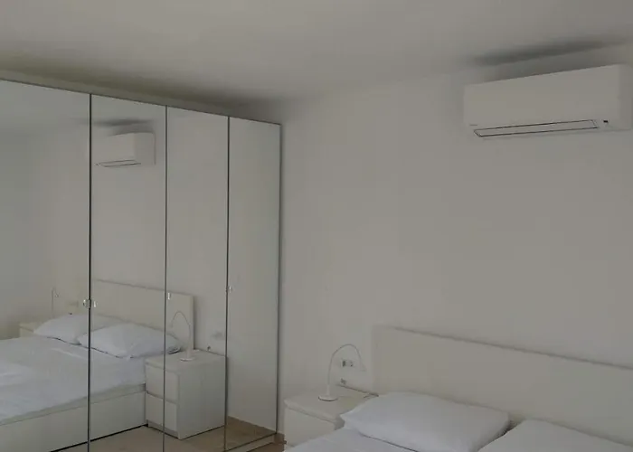 Mira *