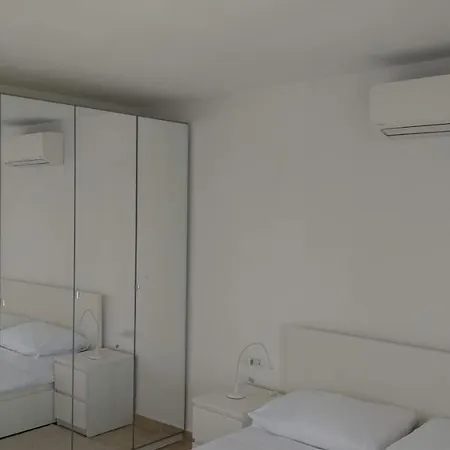 Mira *