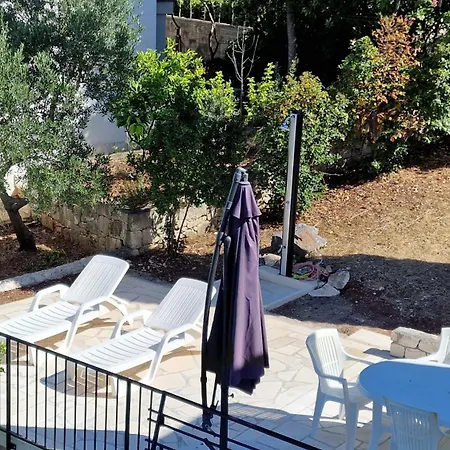 Mira Apartment Splitska