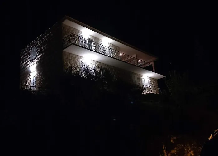 아파트 Mira