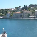 Mira Apartment Splitska